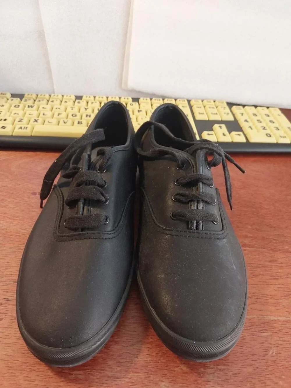 NEW TAG ! Canvees Women Lace up Sneaker Black Leather Shock Proof Insole Sz 7